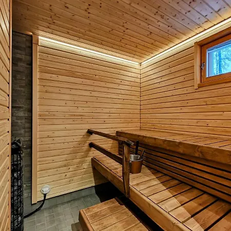 New By The Tornio River 펠로